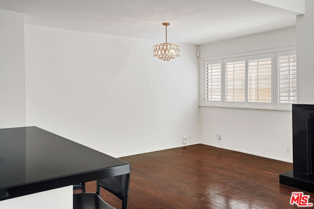 11915 Gorham AVE Unit: 8