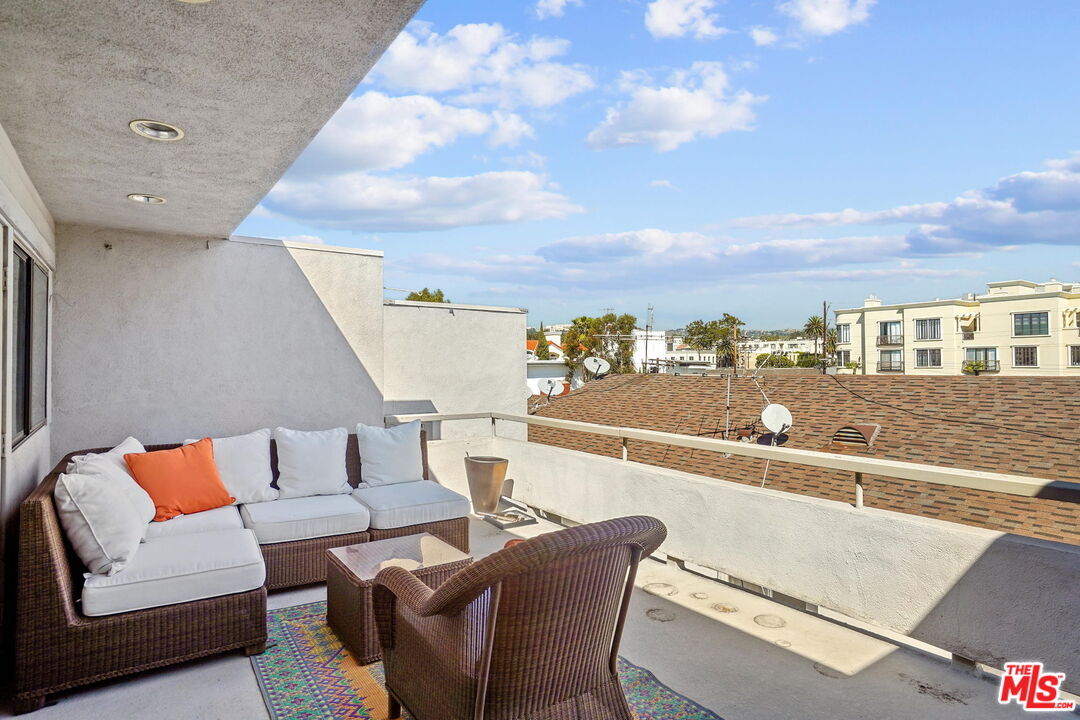 11915 Gorham AVE Unit: 8