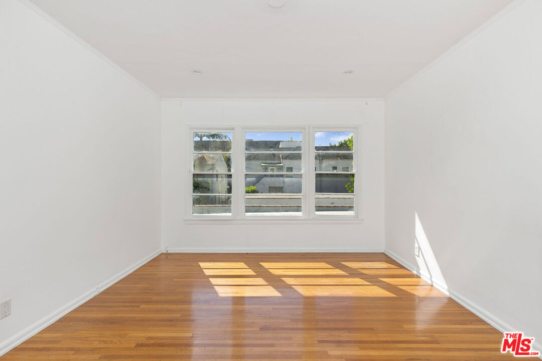 133 S Roxbury Dr Unit: D