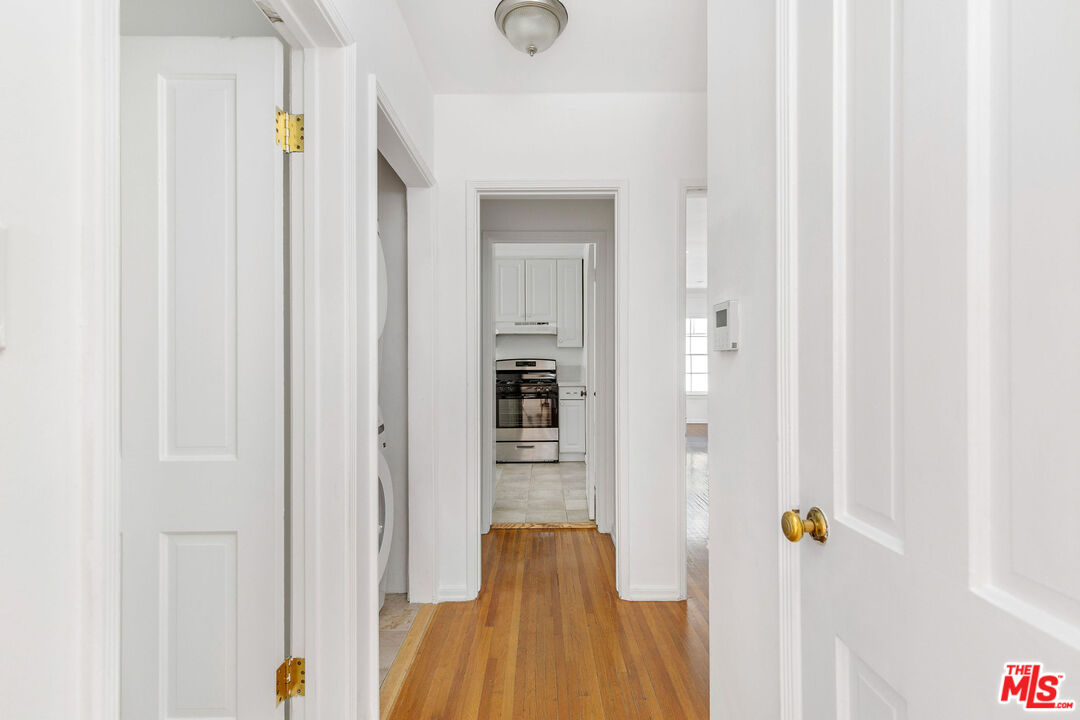 133 S Roxbury Dr Unit: D