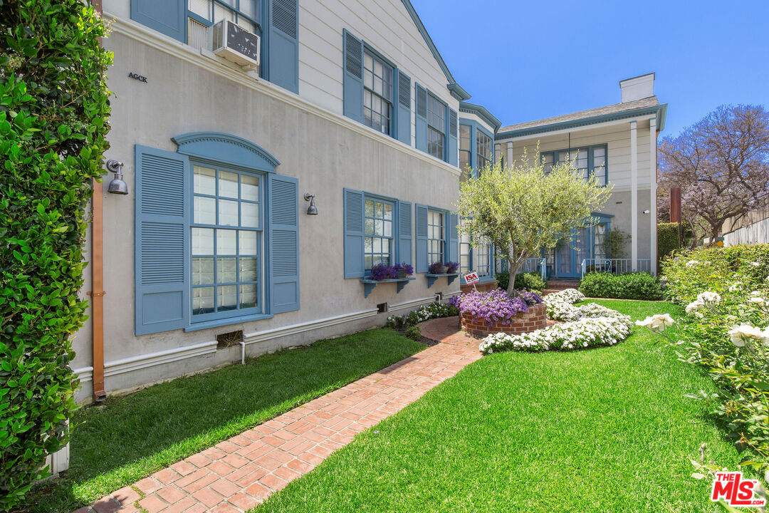 133 S Roxbury Dr Unit: D