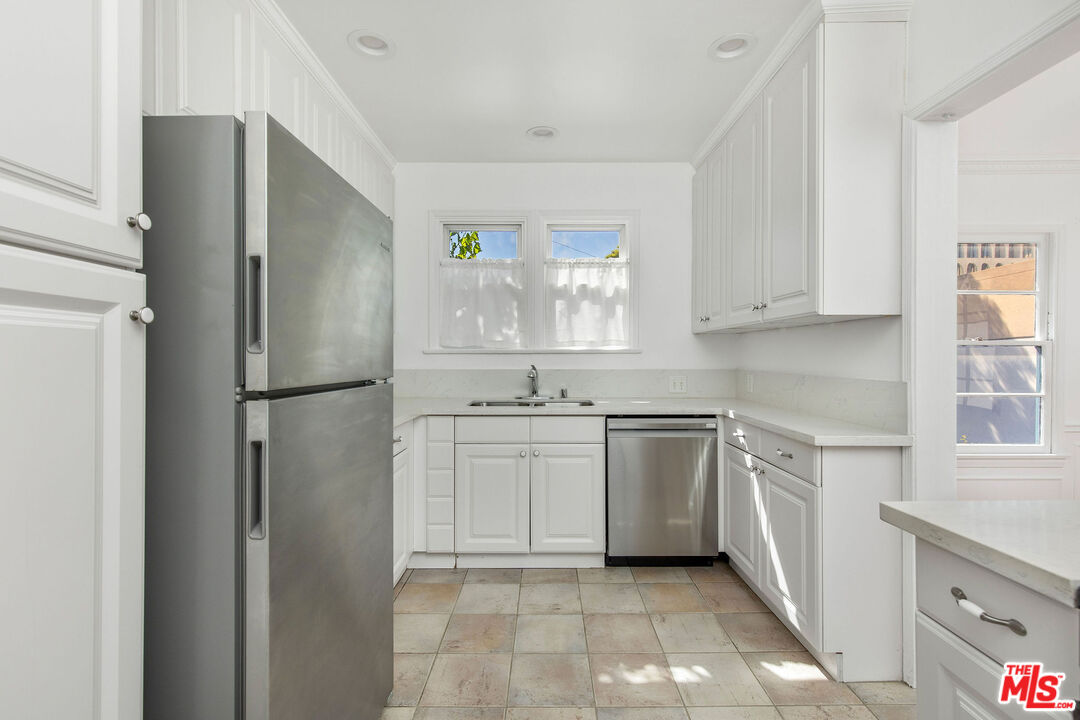 133 S Roxbury Dr Unit: D