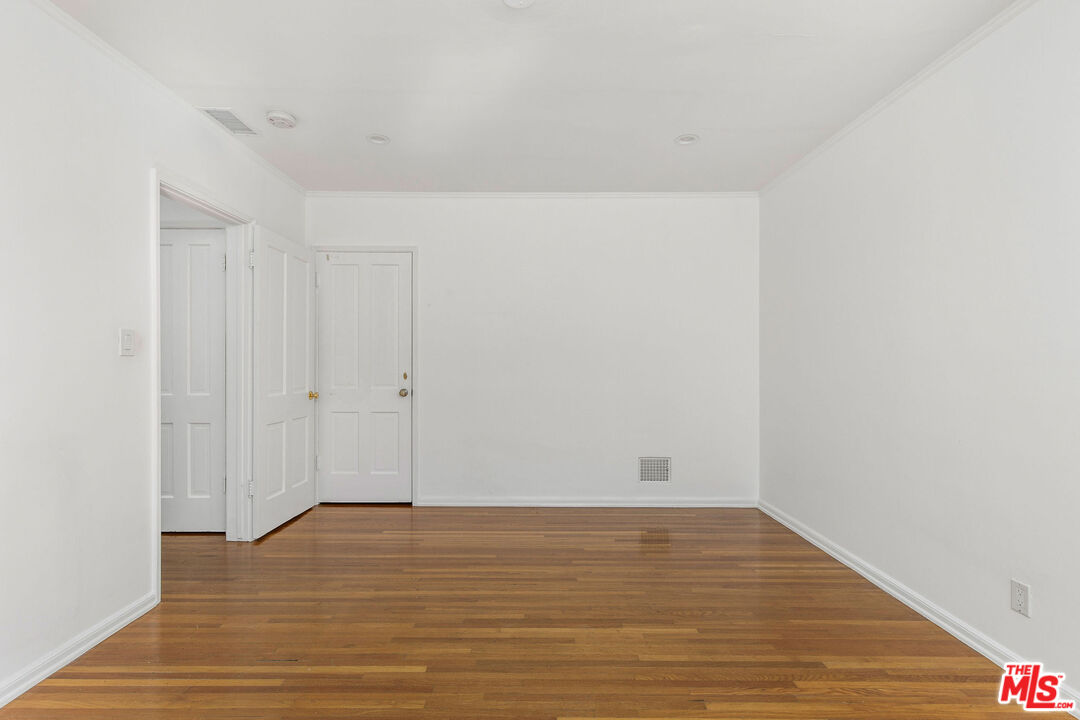 133 S Roxbury Dr Unit: D