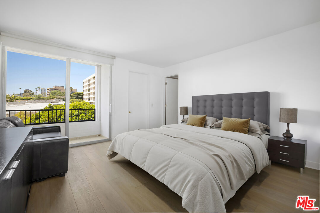 1100 Alta Loma Rd Unit: 701