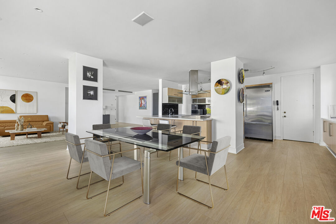 1100 Alta Loma Rd Unit: 701