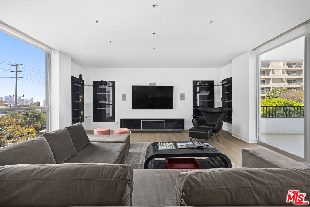 1100 Alta Loma Rd Unit: 701