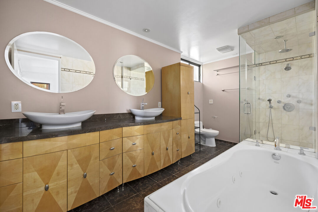 1100 Alta Loma Rd Unit: 701