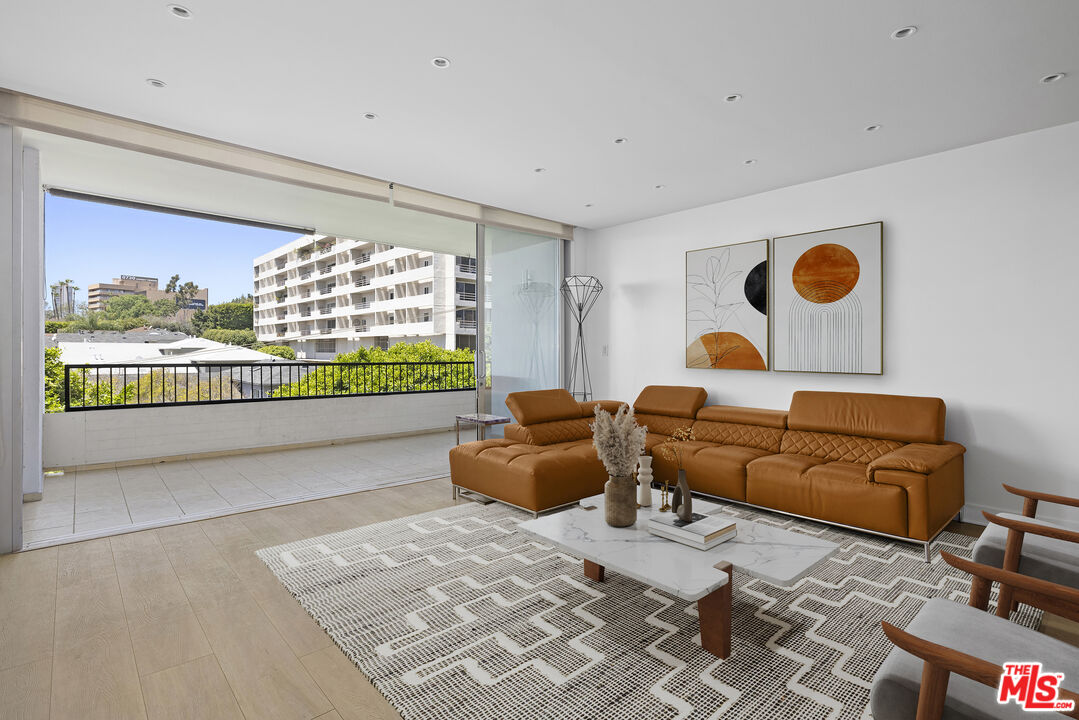 1100 Alta Loma Rd Unit: 701