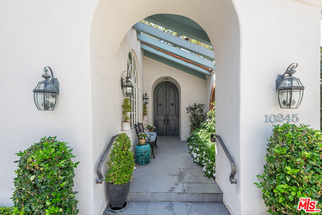 10245 Century Woods Dr