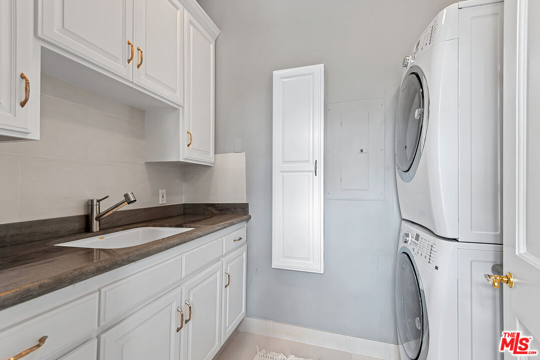 10245 Century Woods Dr