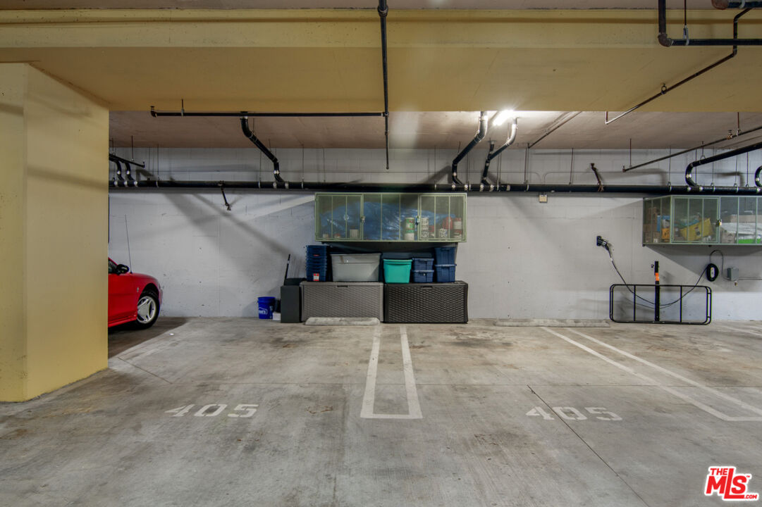 1426 N Laurel Ave Unit: 405