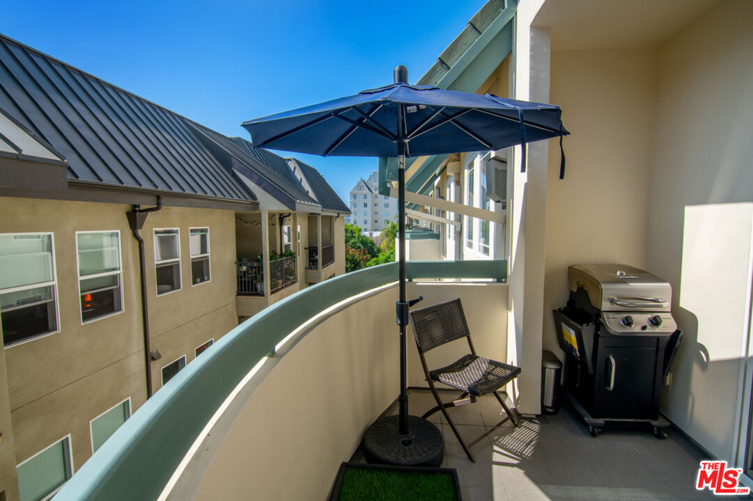 1426 N Laurel Ave Unit: 405