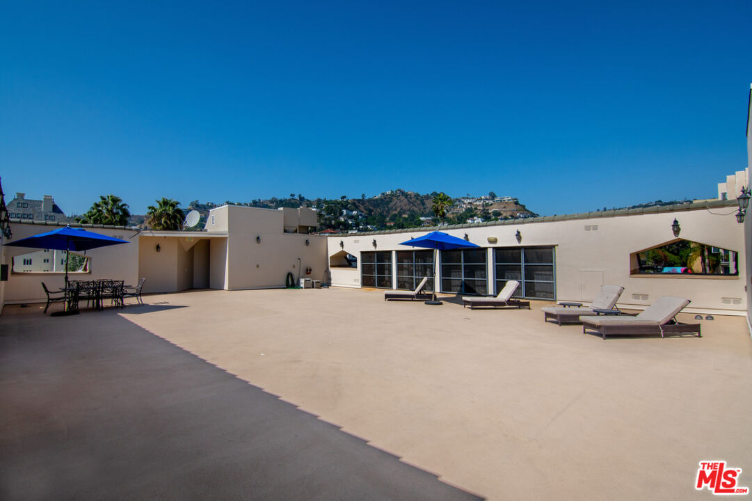 1426 N Laurel Ave Unit: 405