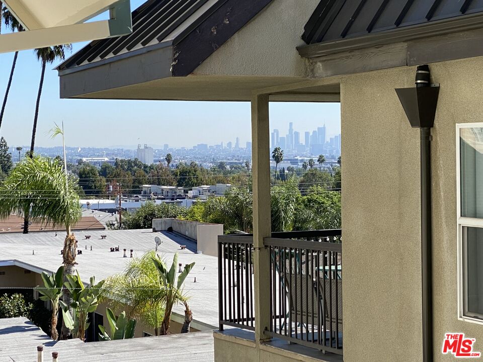 1426 N Laurel Ave Unit: 405