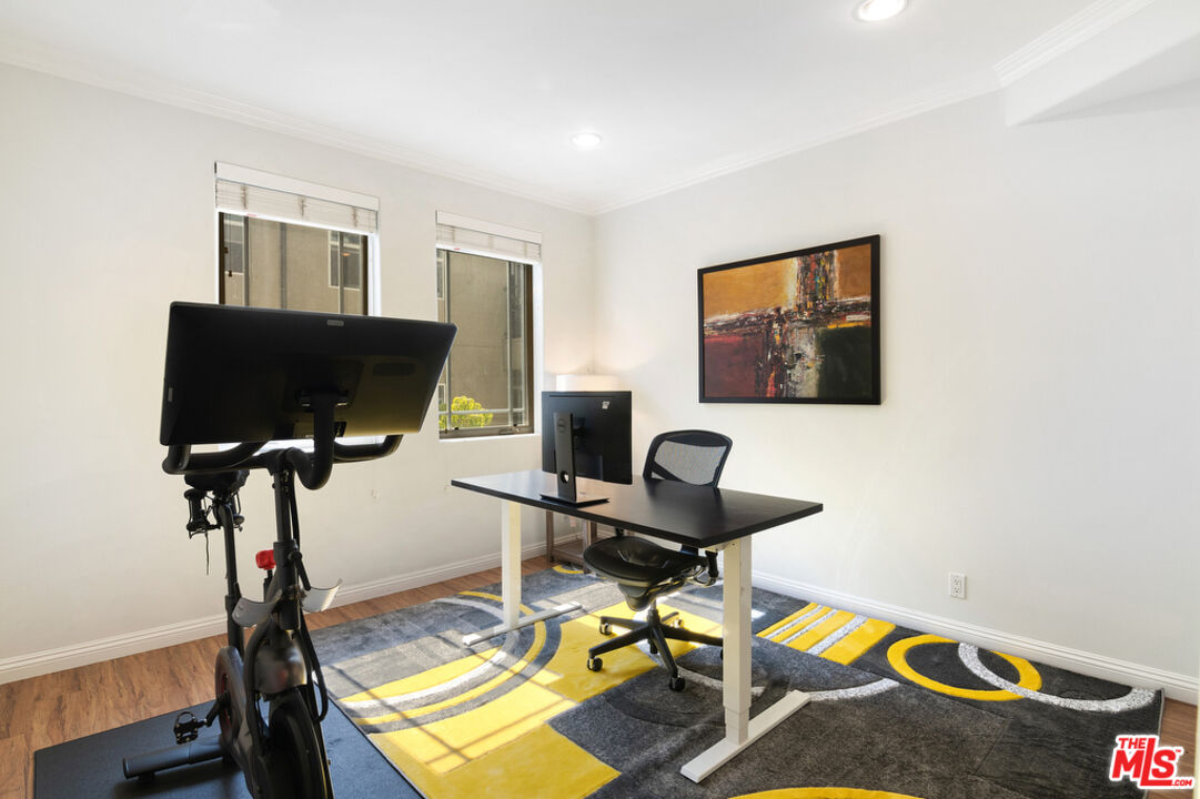 1426 N Laurel Ave Unit: 405