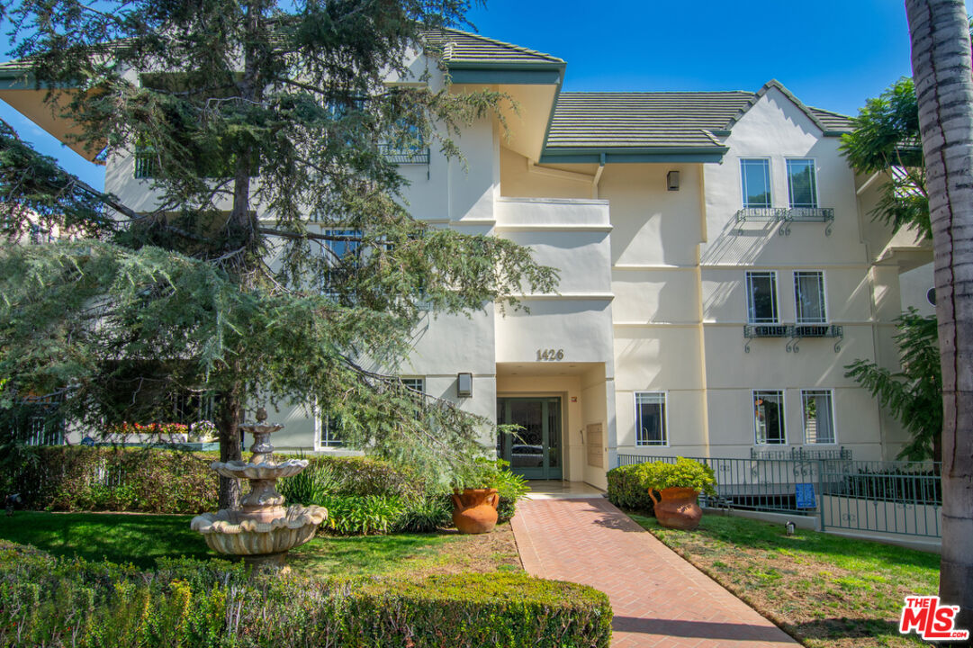 1426 N Laurel Ave Unit: 405