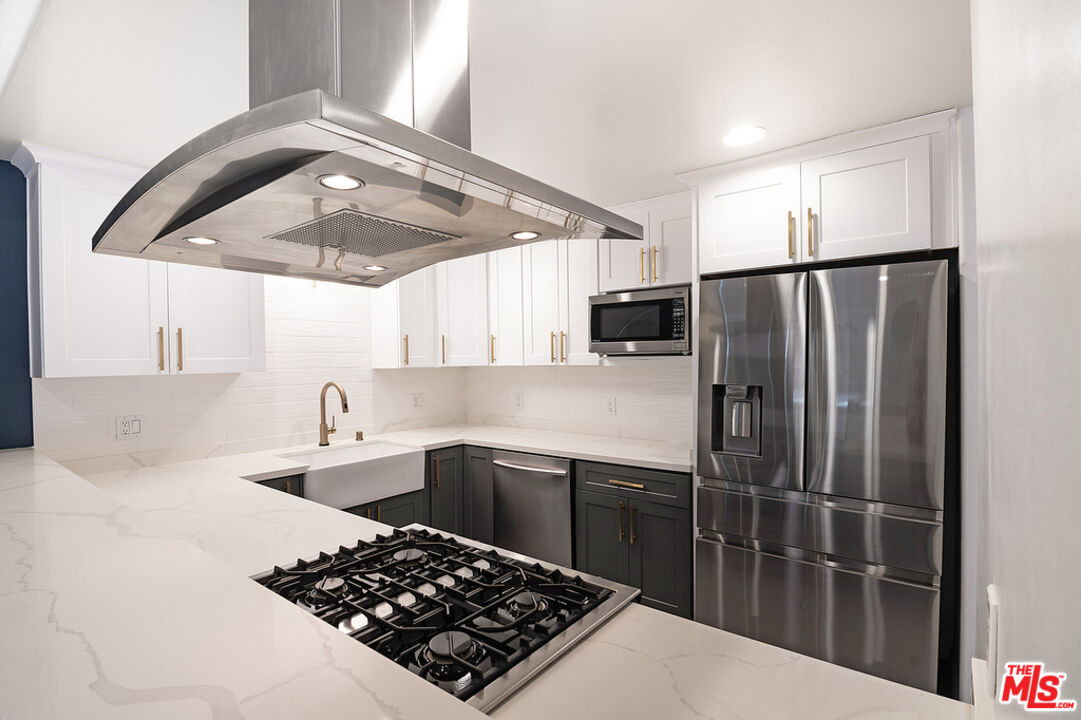 1426 N Laurel Ave Unit: 405