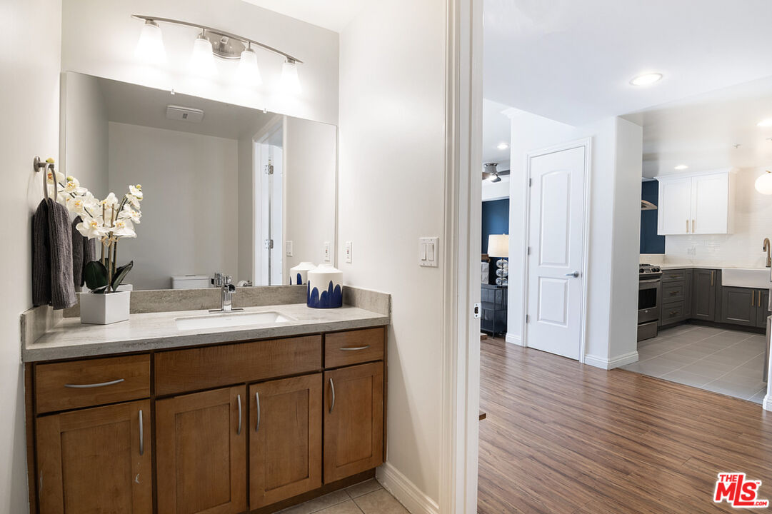 1426 N Laurel Ave Unit: 405