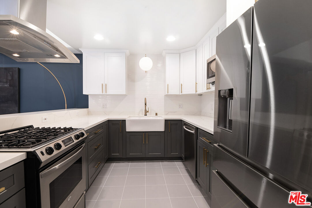 1426 N Laurel Ave Unit: 405