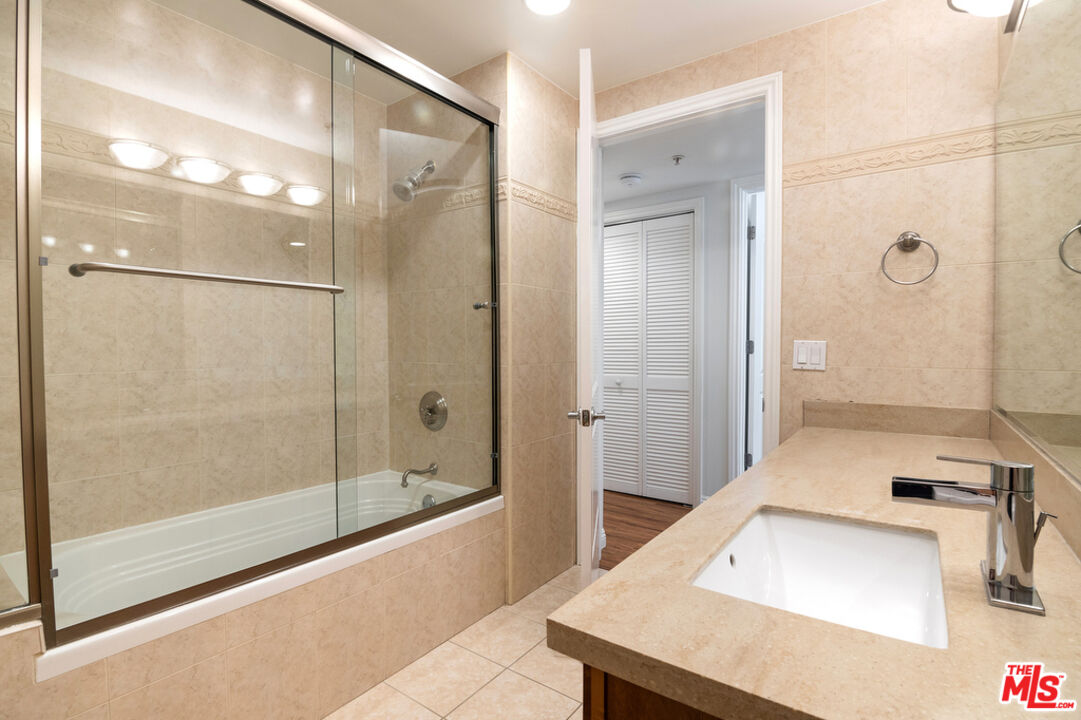 1426 N Laurel Ave Unit: 405