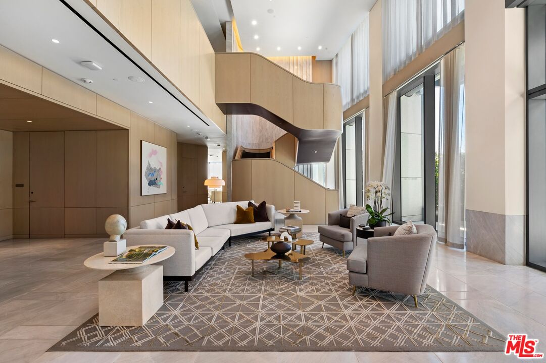 211 W Elm Ct Unit: 9E