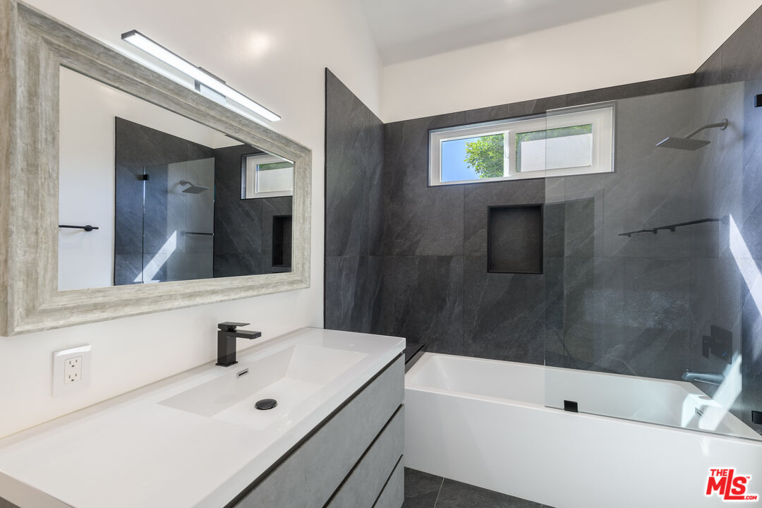 14065 Valley Vista Blvd