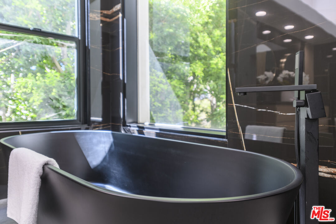 14065 Valley Vista Blvd