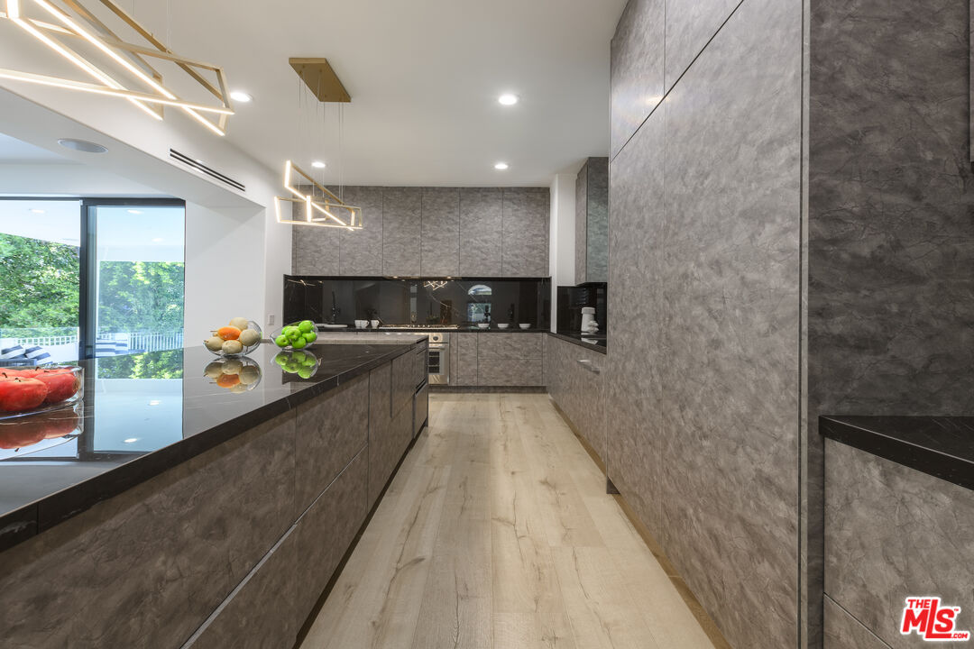 14065 Valley Vista Blvd