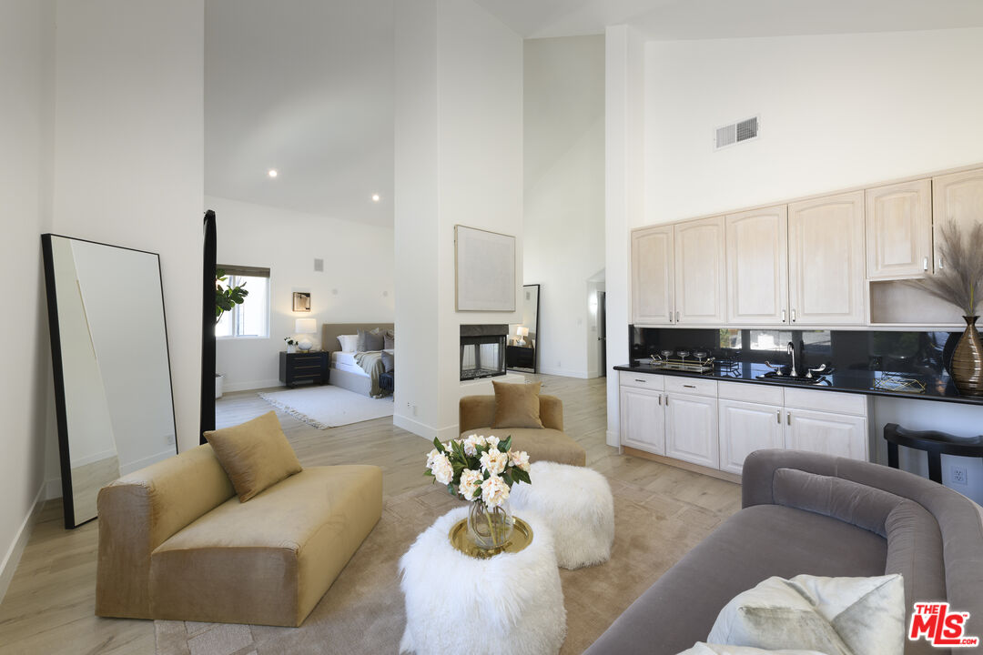 14065 Valley Vista Blvd