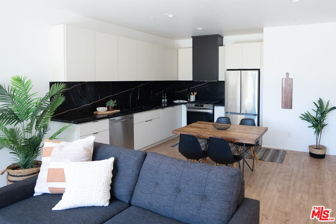 841 N La Fayette Park Pl Unit: 1/2