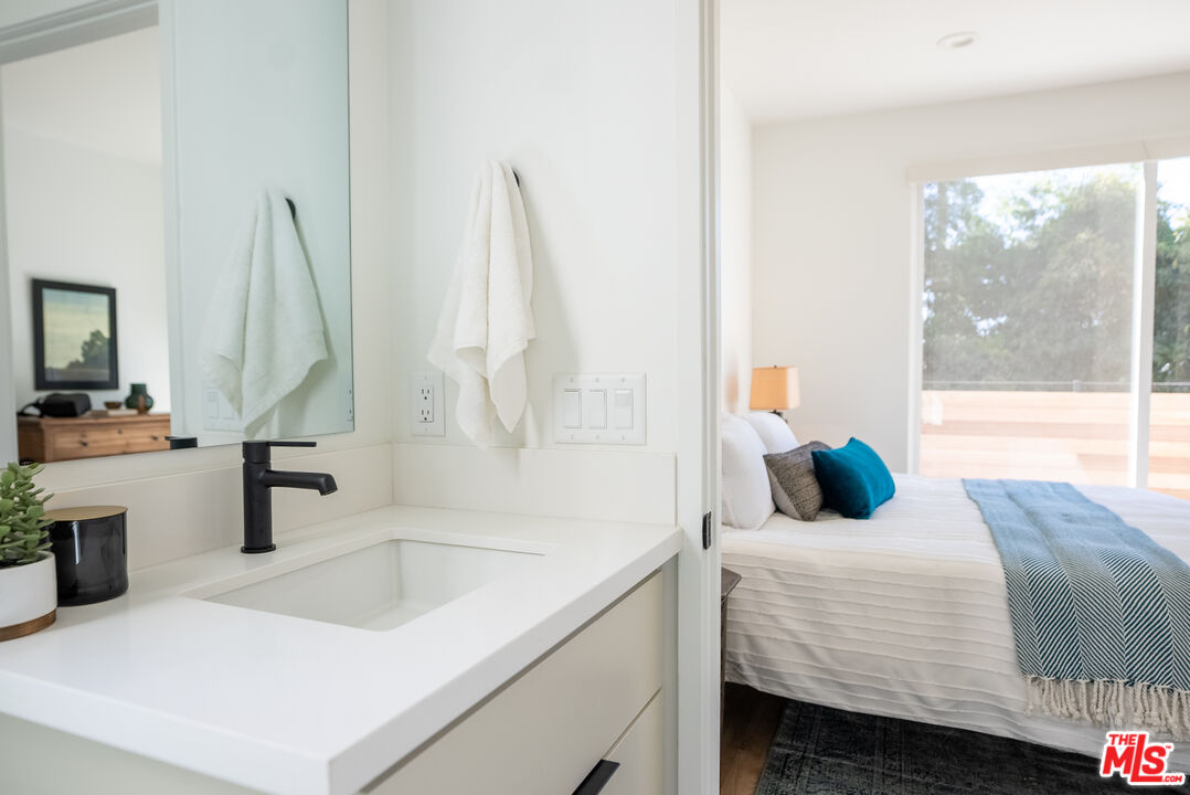 841 N La Fayette Park Pl Unit: 1/2