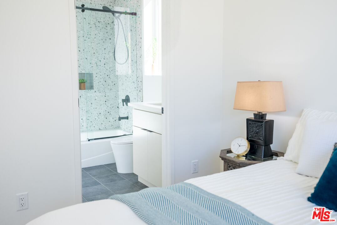 841 N La Fayette Park Pl Unit: 1/2