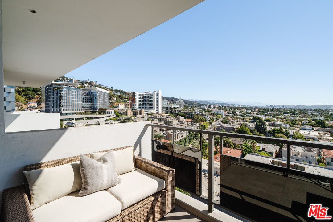 1155 N La Cienega Blvd Unit: 1211