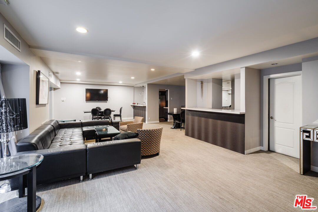 1155 N La Cienega Blvd Unit: 1211