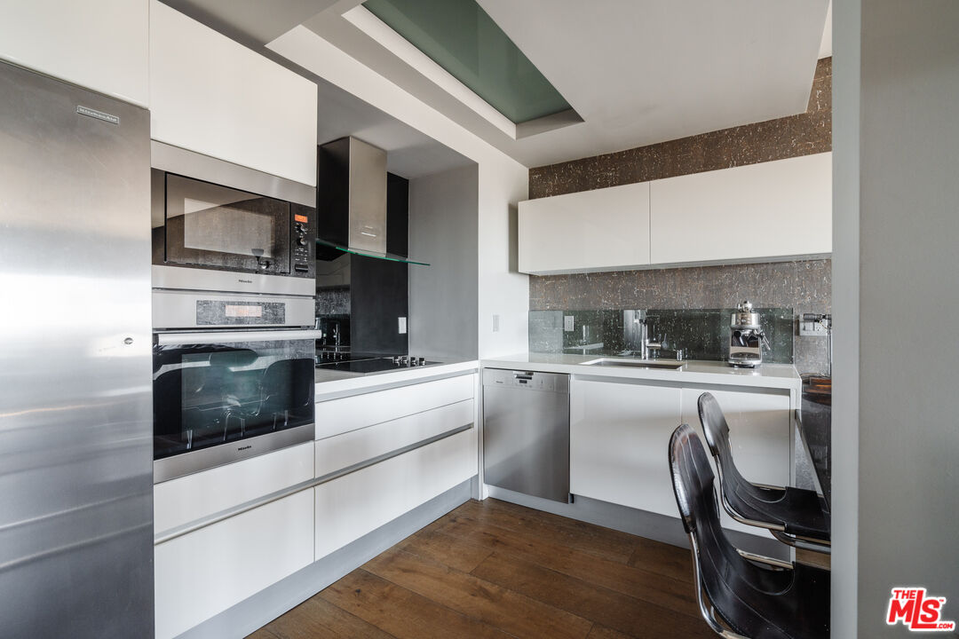 1155 N La Cienega Blvd Unit: 1211