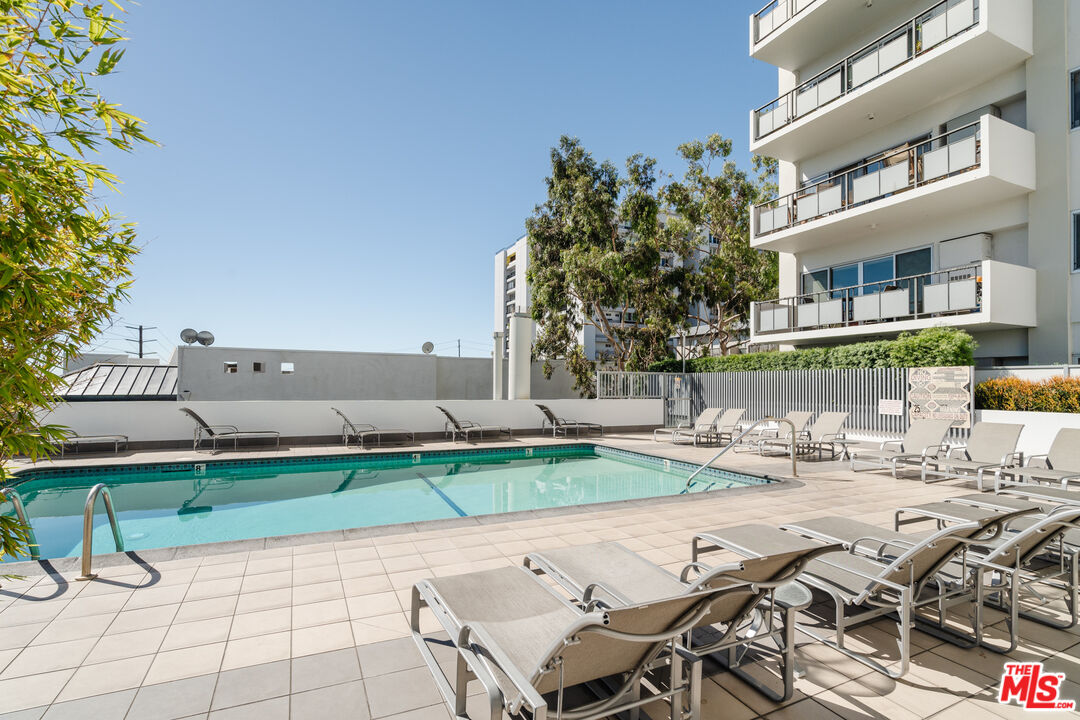 1155 N La Cienega Blvd Unit: 1211