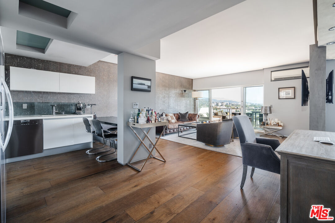 1155 N La Cienega Blvd Unit: 1211