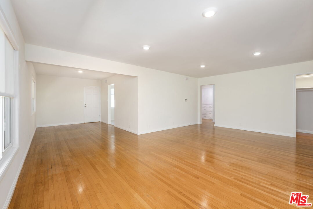 2007 E Villa St Unit: D