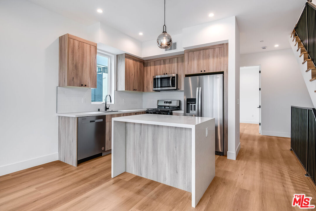 5319 Ben Ave Unit: 2