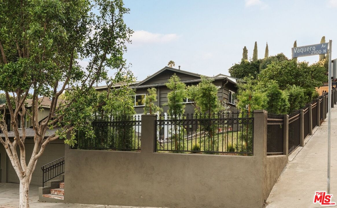 2963 Vaquero Ave
