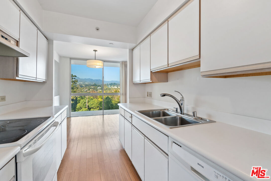 201 Ocean Ave Unit: 810B