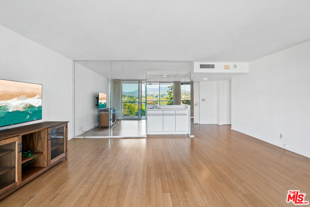 201 Ocean Ave Unit: 810B