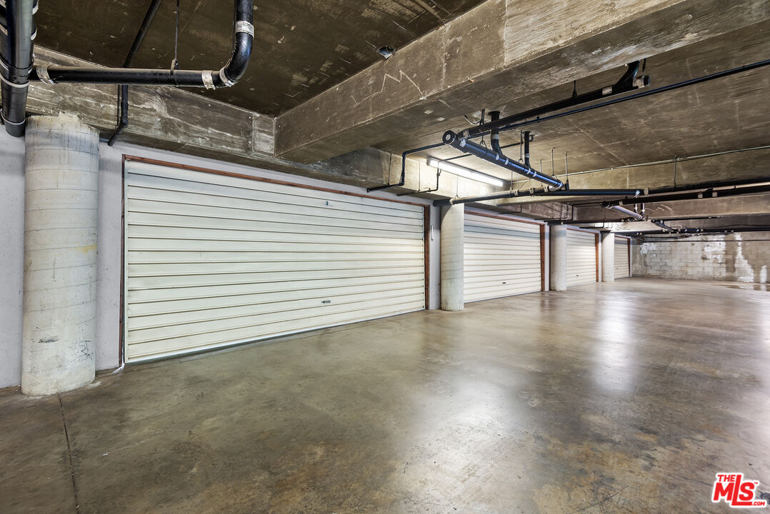 1327 Havenhurst Dr Unit: 8