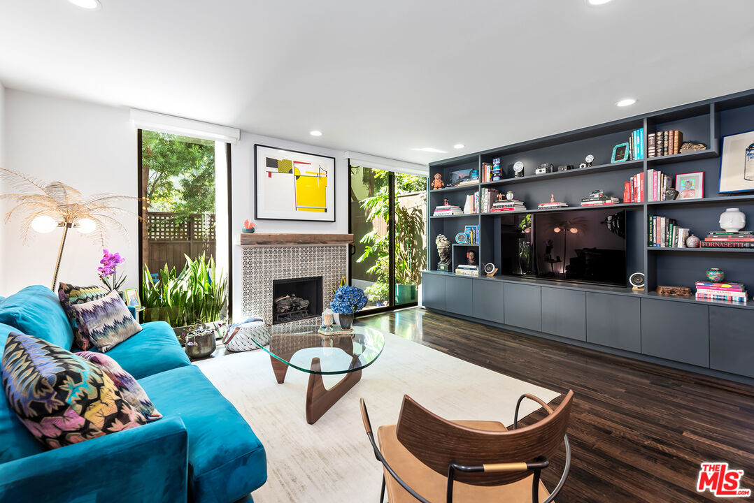 1327 Havenhurst Dr Unit: 8