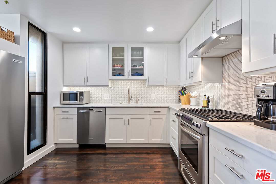 1327 Havenhurst Dr Unit: 8