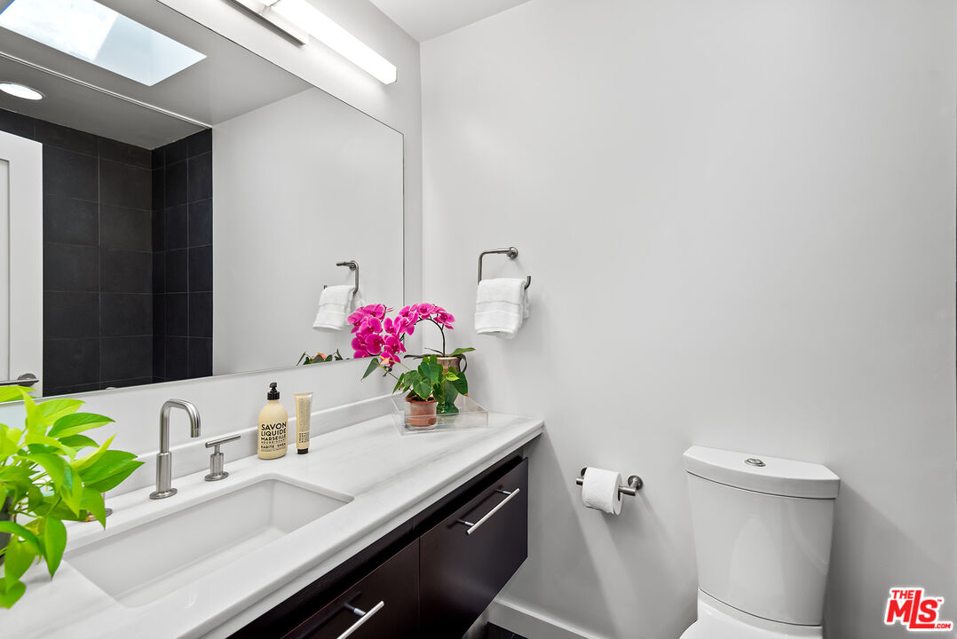 1327 Havenhurst Dr Unit: 8