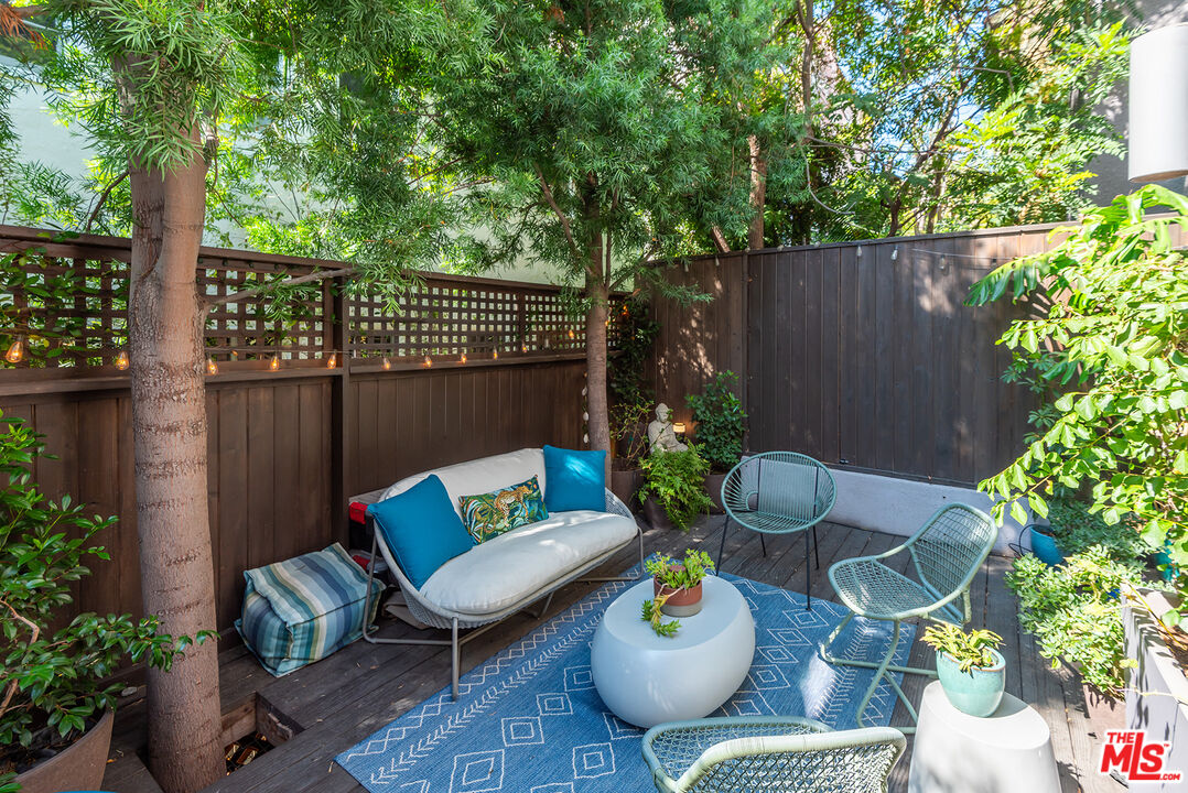 1327 Havenhurst Dr Unit: 8