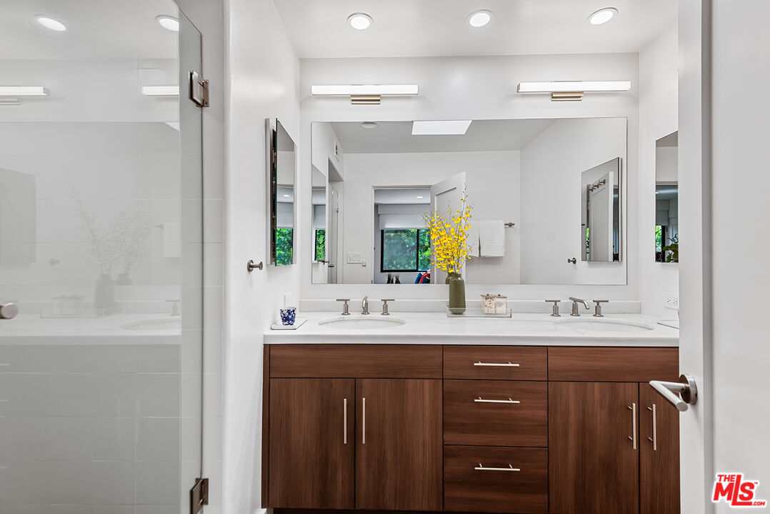 1327 Havenhurst Dr Unit: 8