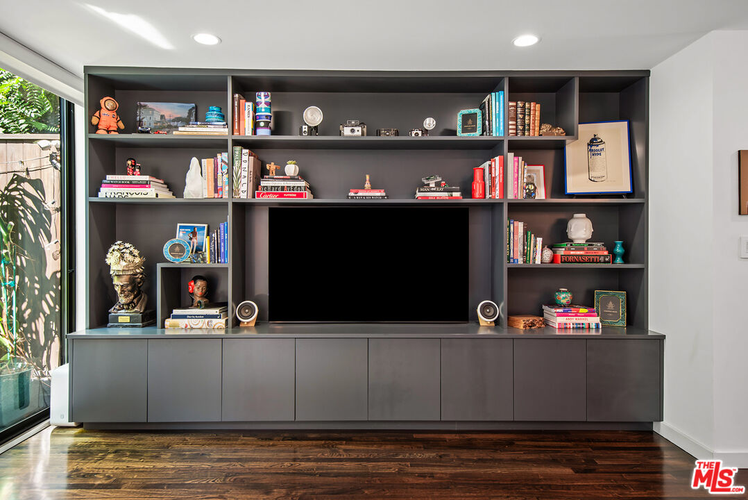 1327 Havenhurst Dr Unit: 8