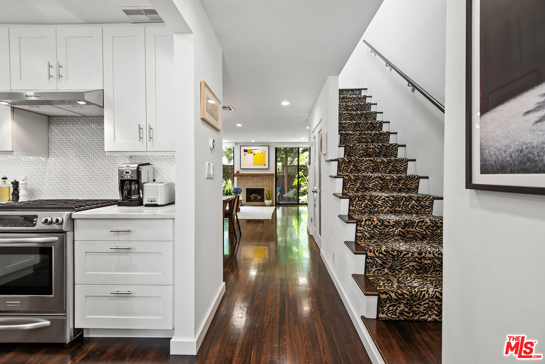 1327 Havenhurst Dr Unit: 8